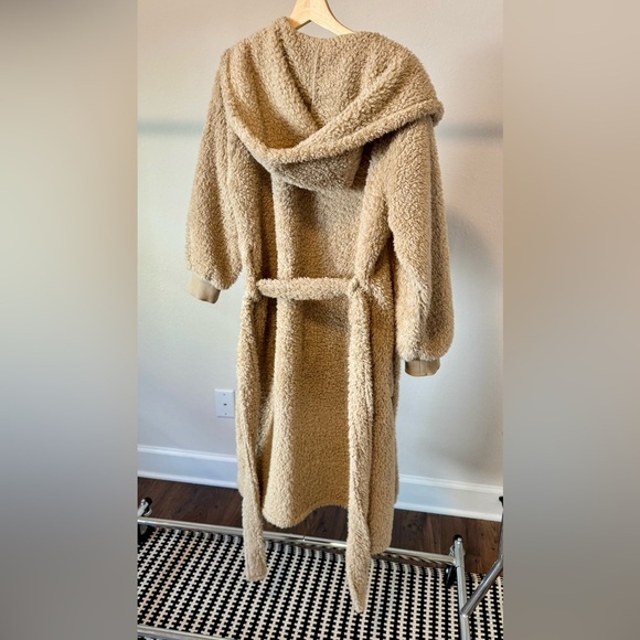Pottery Barn Tan Sherpa Robe with Hood and Belt OS - Picture 2 of 9